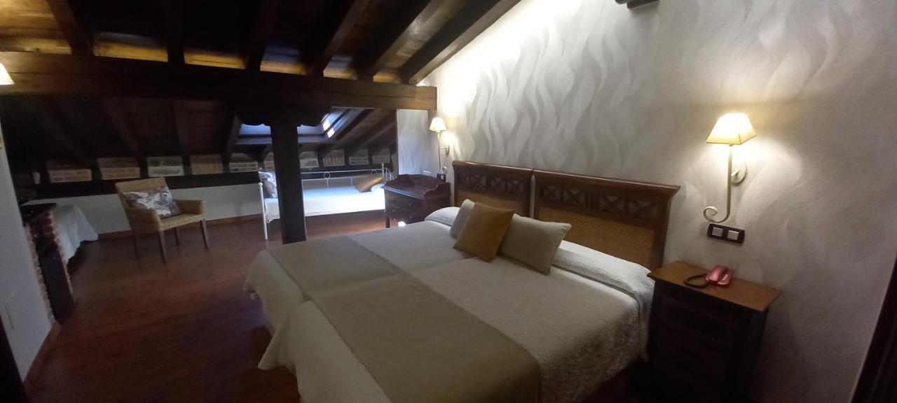 La Casona De Revolgo Ξενοδοχείο Σαντιγιάνα ντελ Μαρ Εξωτερικό φωτογραφία